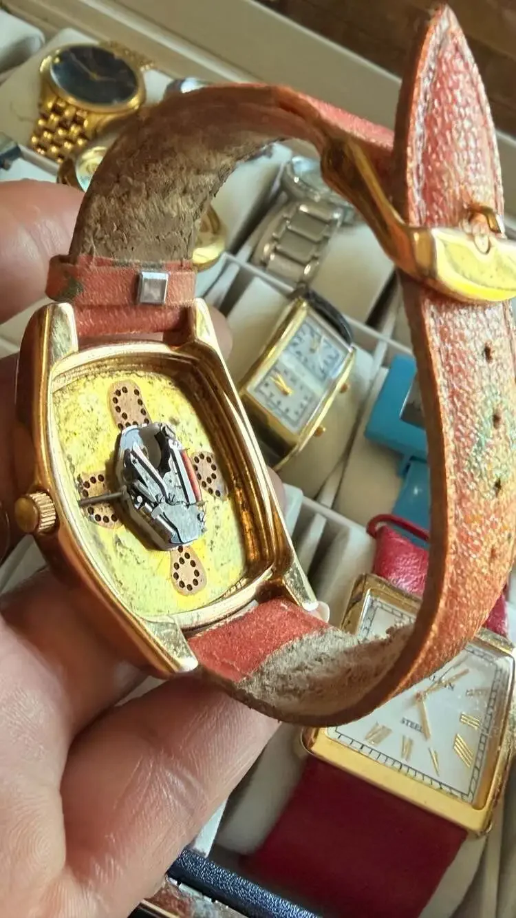 Large Vintage Women's Fashion Watch Collection Lot (24 Pieces)
